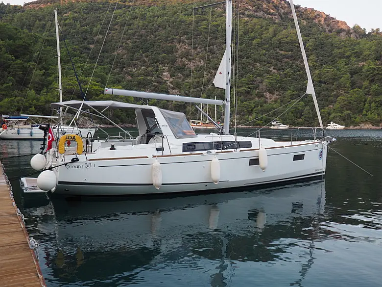 Beneteau Oceanis 38.1