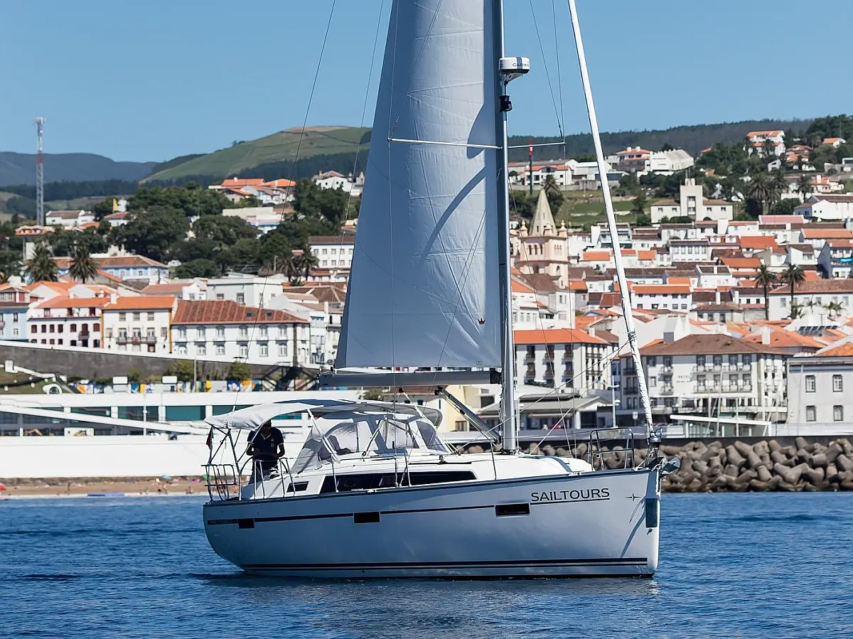 Bavaria Cruiser 37 - Sailtours  - [External image]