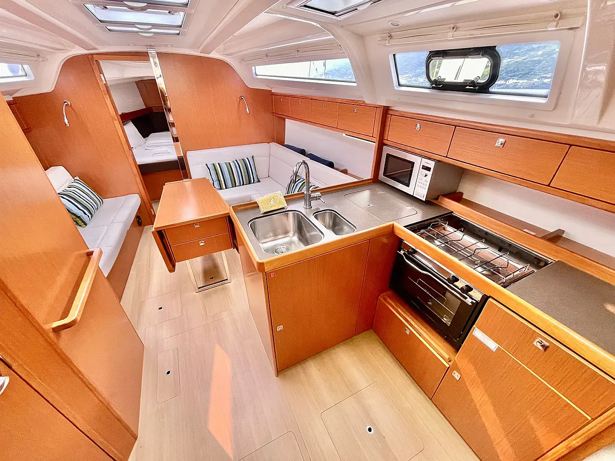 Bavaria Cruiser 37 - Sailtours  - [Internal image]