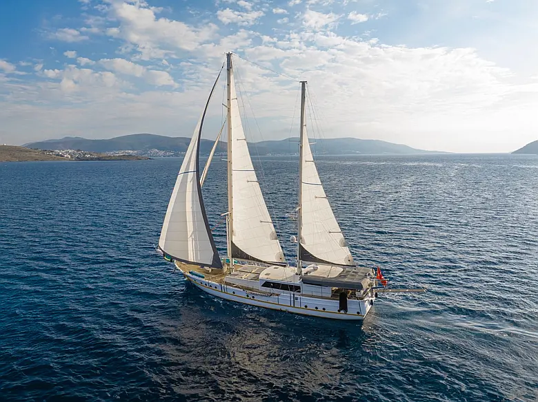 LUCKY YOU MOTORSAILOR