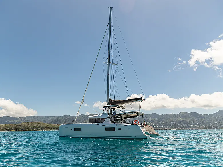 Lagoon 42 