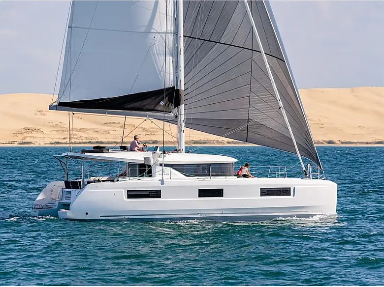 Lagoon 46 (6 cab.)